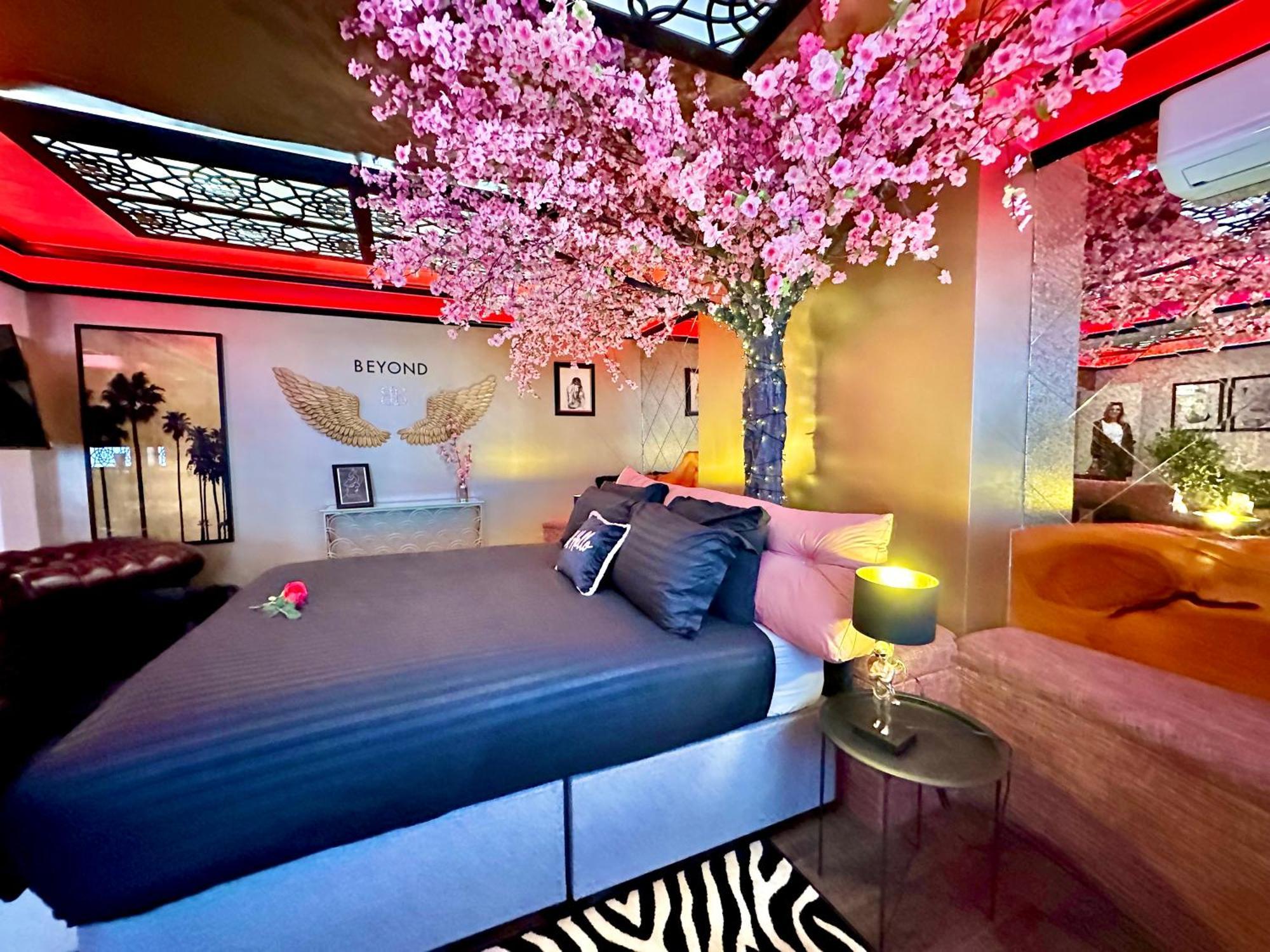 Beyond - Romantic Basement Apartment - Close To Beach - With Parking Борнмут Экстерьер фото