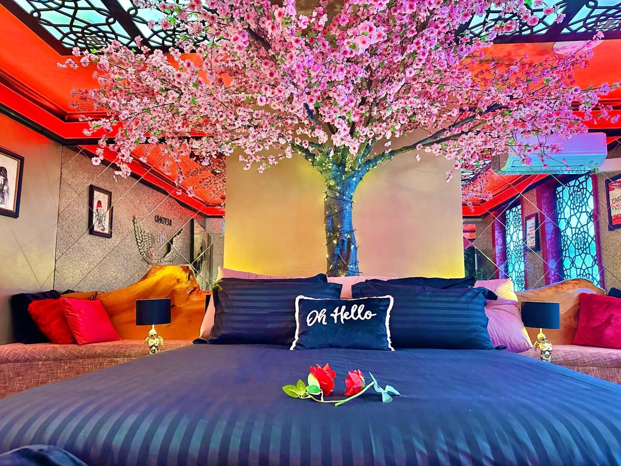 Beyond - Romantic Basement Apartment - Close To Beach - With Parking Борнмут Экстерьер фото