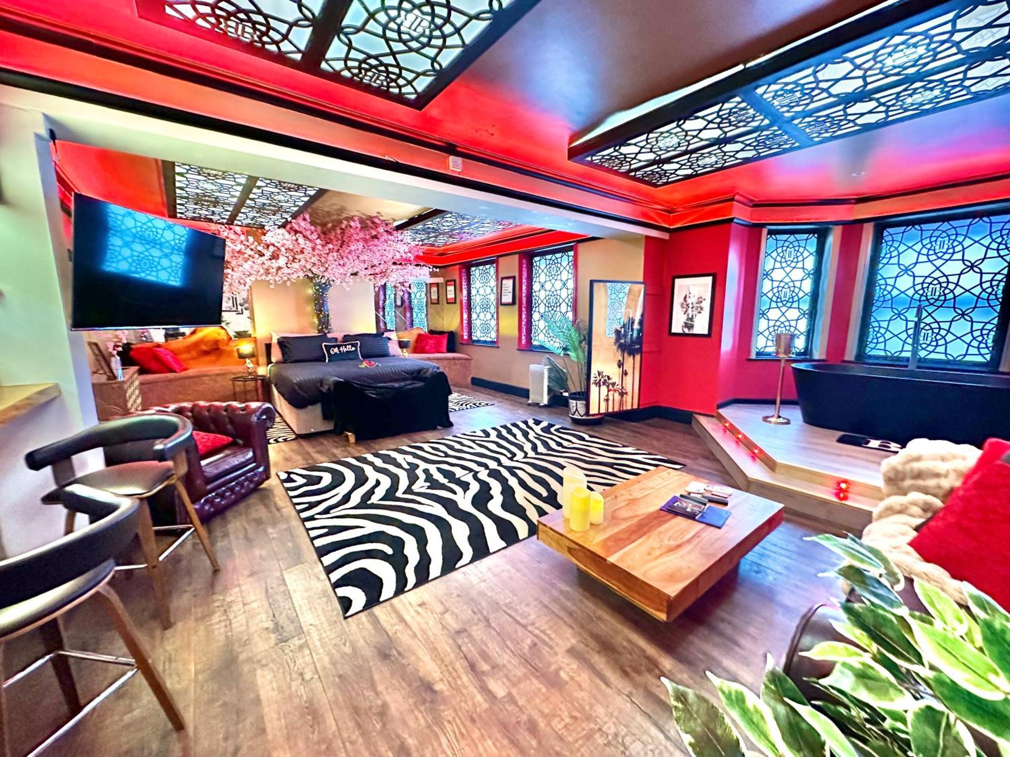 Beyond - Romantic Basement Apartment - Close To Beach - With Parking Борнмут Экстерьер фото