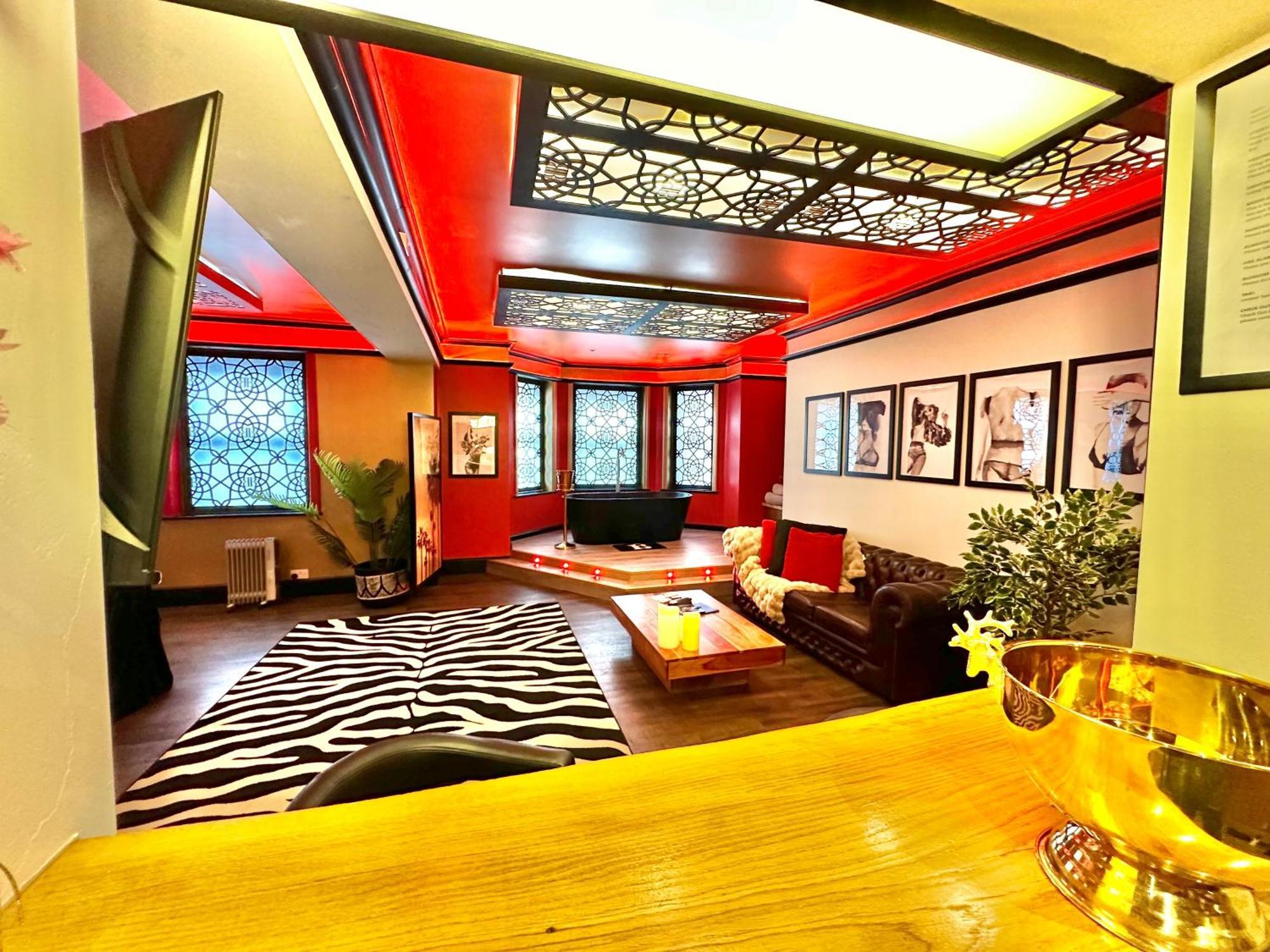Beyond - Romantic Basement Apartment - Close To Beach - With Parking Борнмут Экстерьер фото